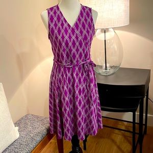 Adorable purple and gray v neck, A line bottom dress.